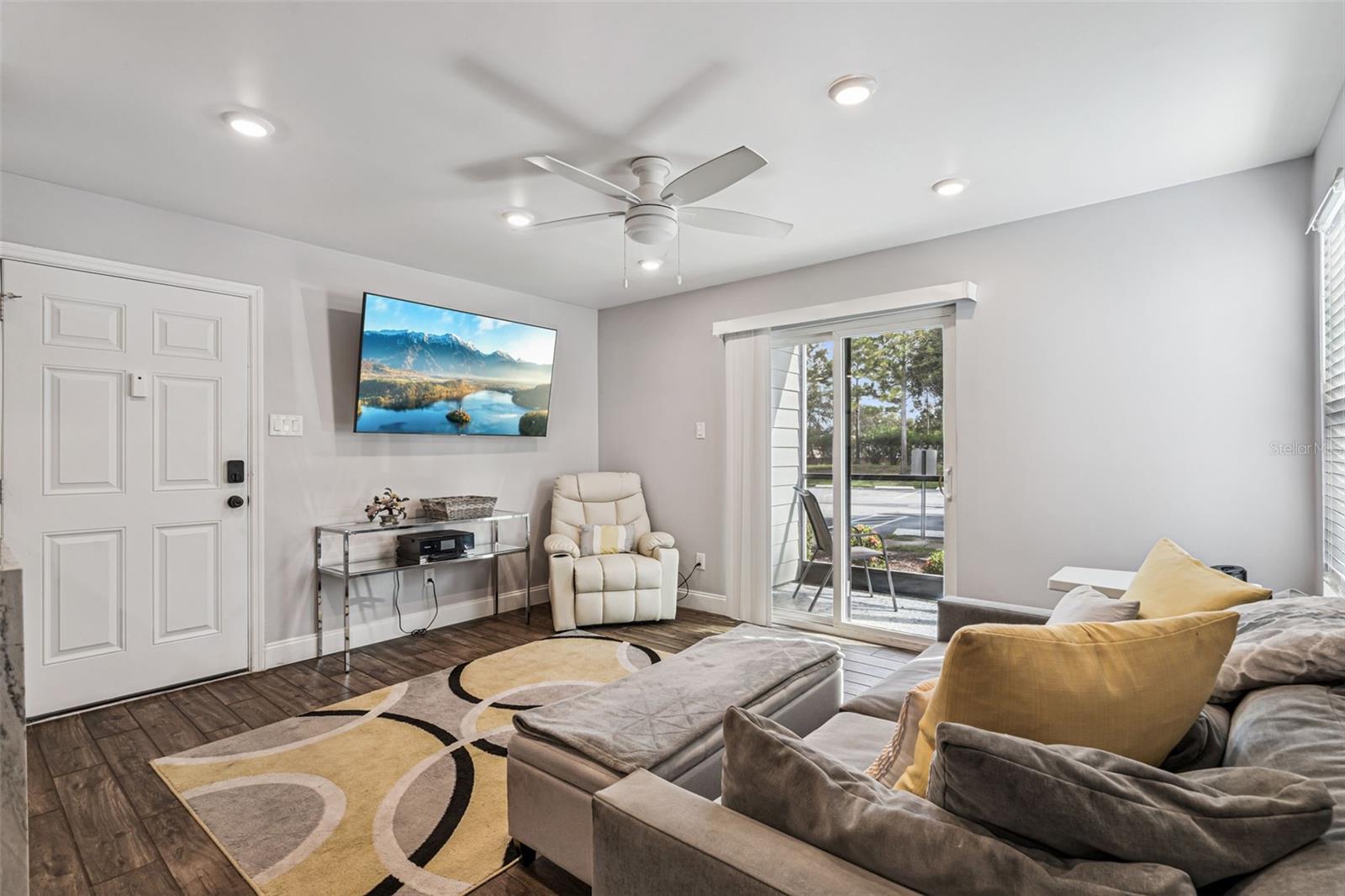 Image 5 of 25 For 3756 Idlebrook Circle 100