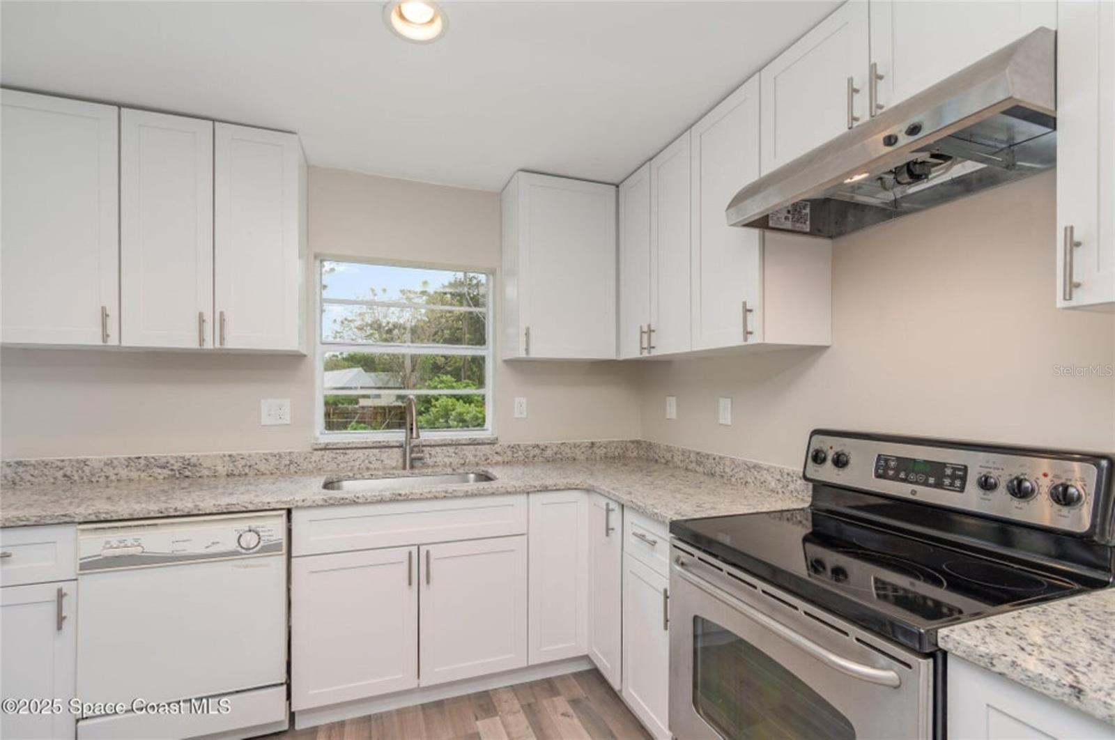 Image 10 of 26 For 1744 Valencia Avenue