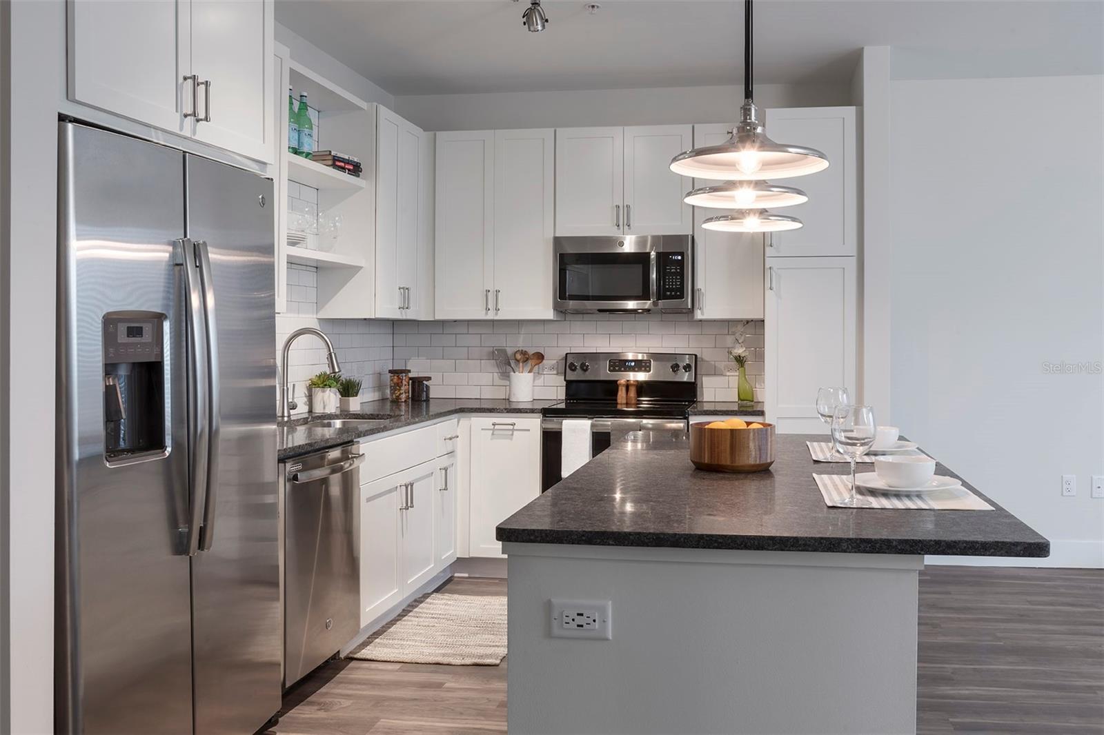 Listing photo id 16 for 733 Main Lane 2
