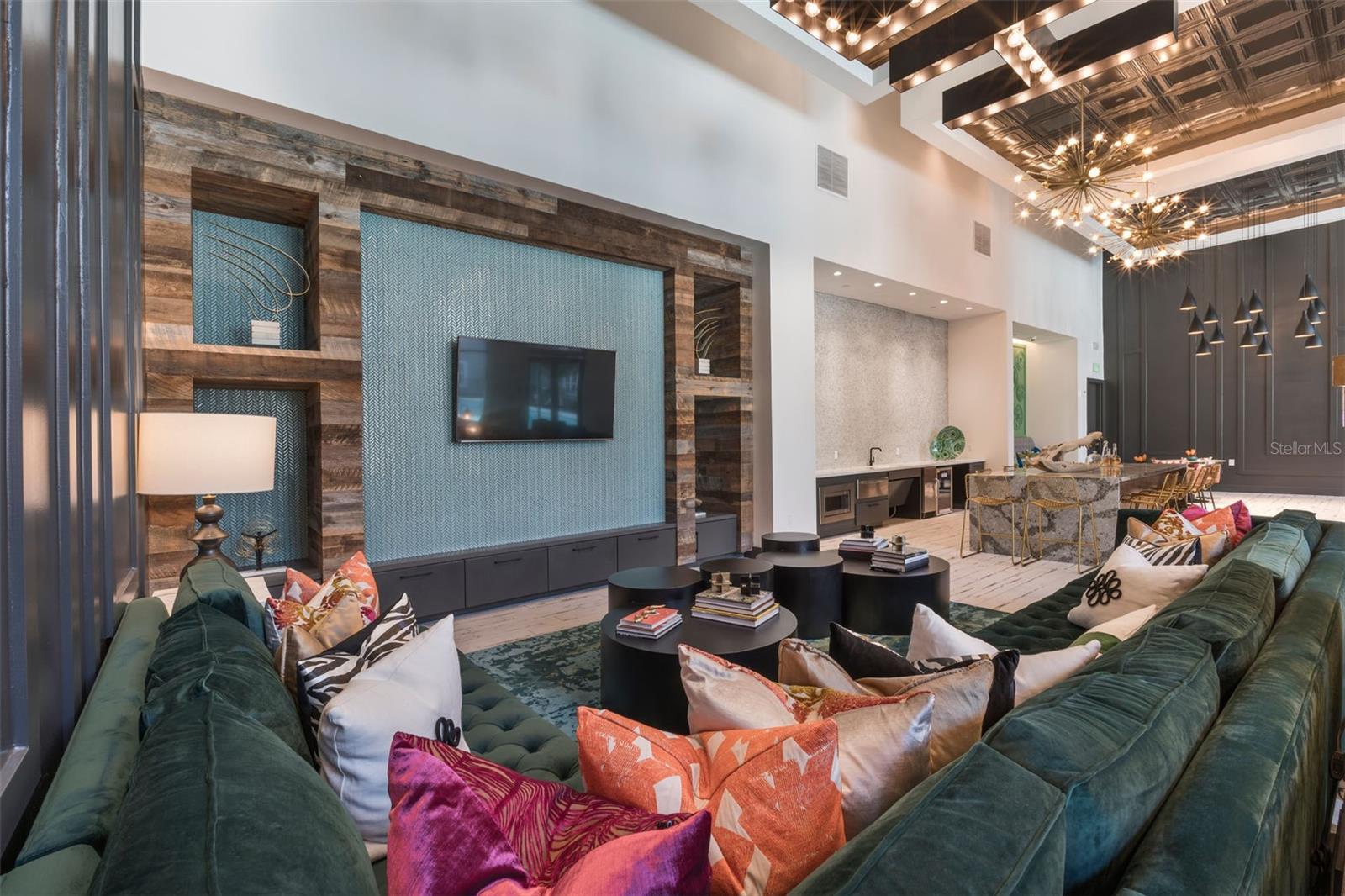 Listing photo id 3 for 733 Main Lane 2
