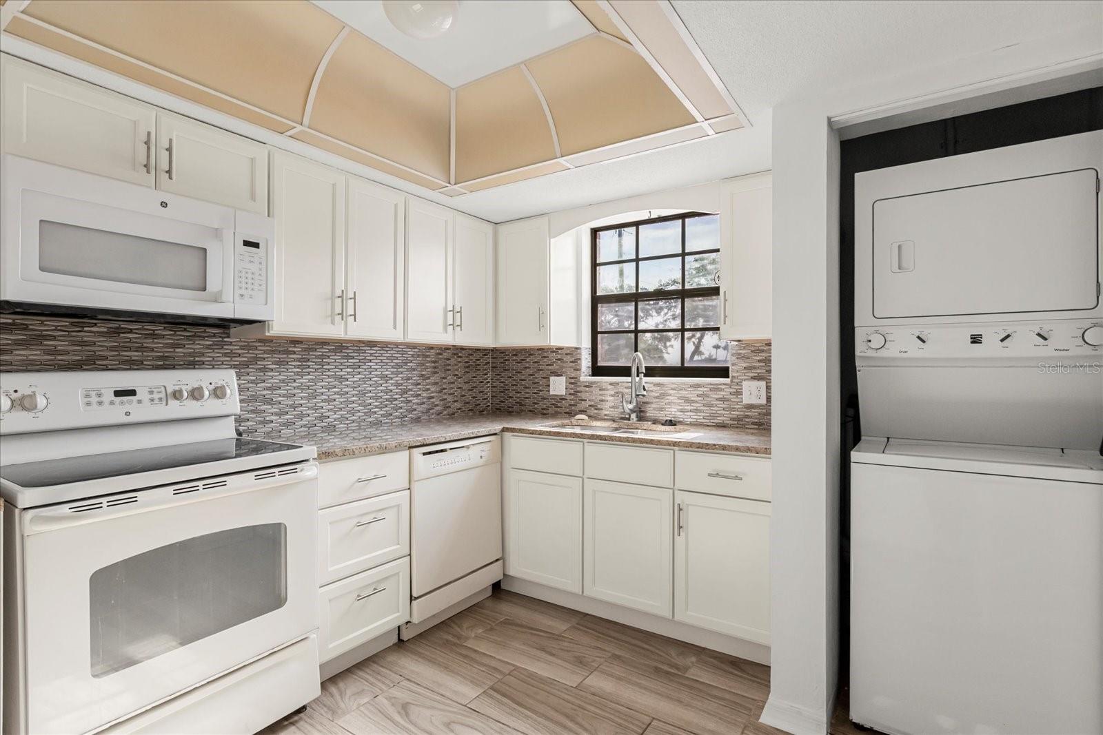 Image 11 of 27 For 2250 Palmetto Avenue 110