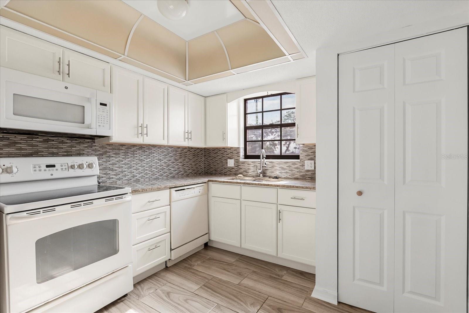 Image 9 of 27 For 2250 Palmetto Avenue 110