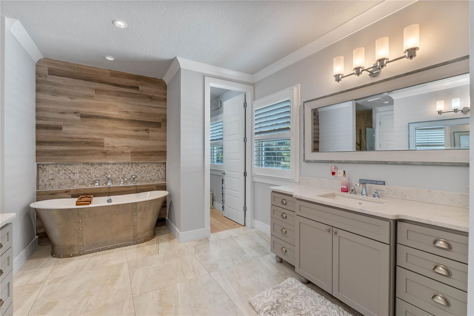 Image 30 of 99 For 1661 Hillcrest Avenue