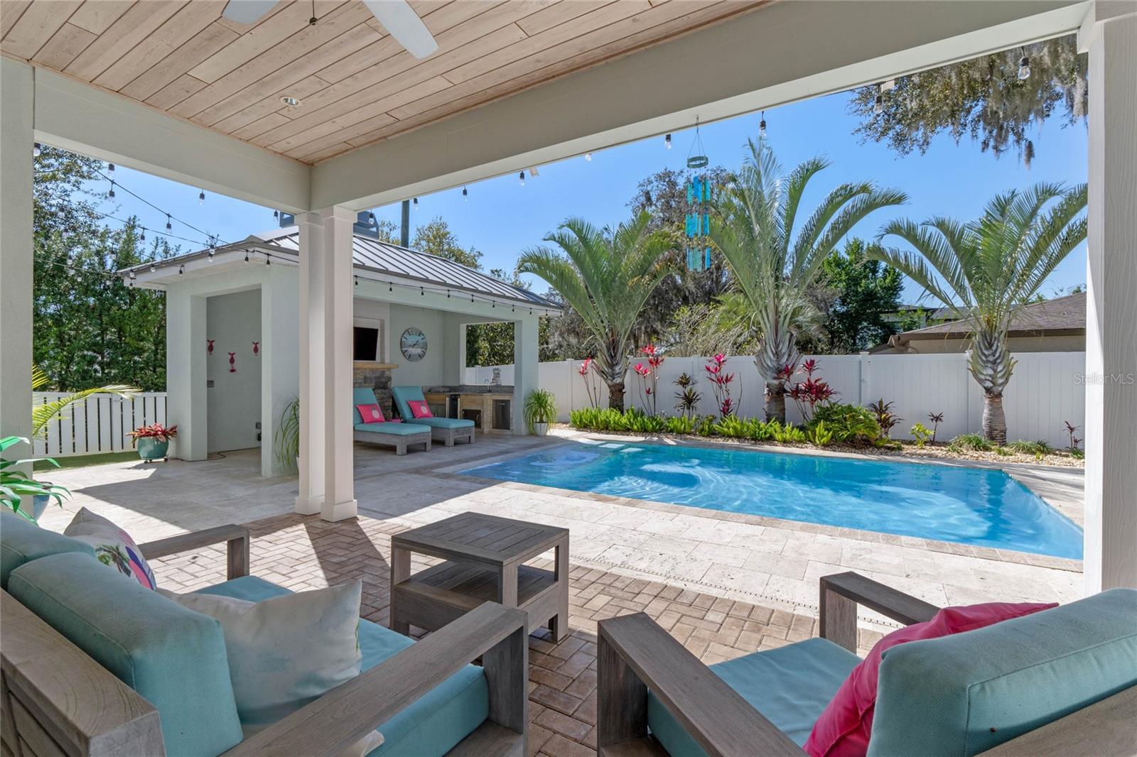 Image 4 of 99 For 1661 Hillcrest Avenue