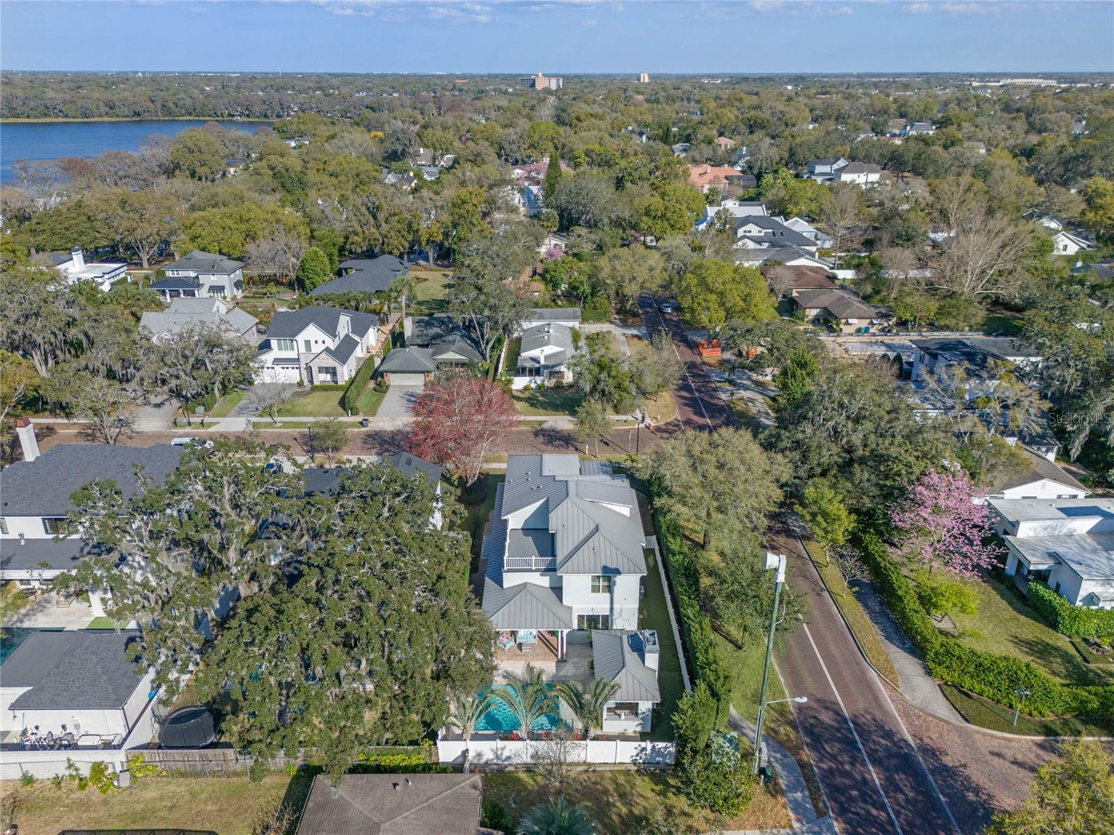 Image 6 of 99 For 1661 Hillcrest Avenue