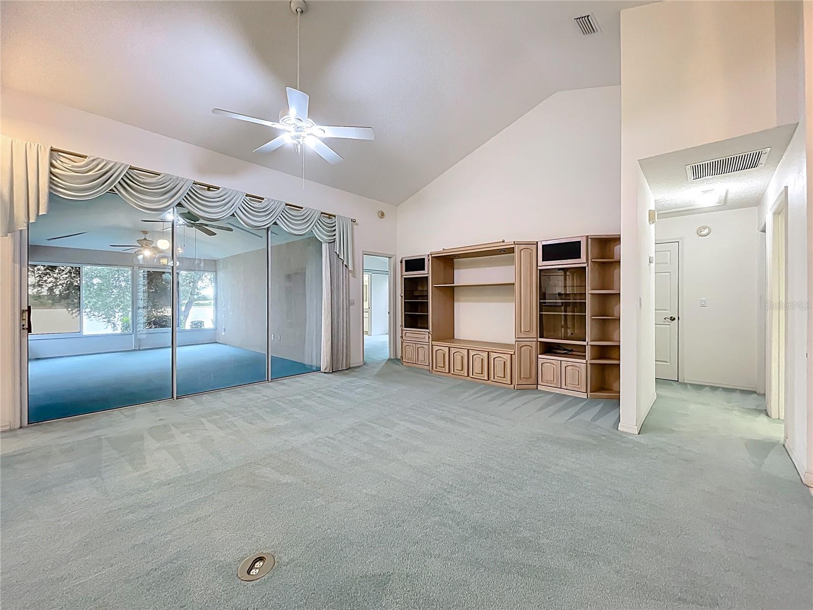 Image 10 of 63 For 5518 Queen Victoria Drive