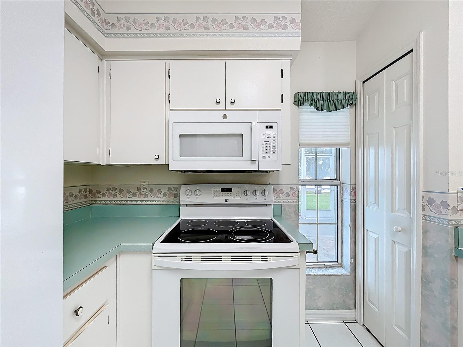 Image 16 of 63 For 5518 Queen Victoria Drive