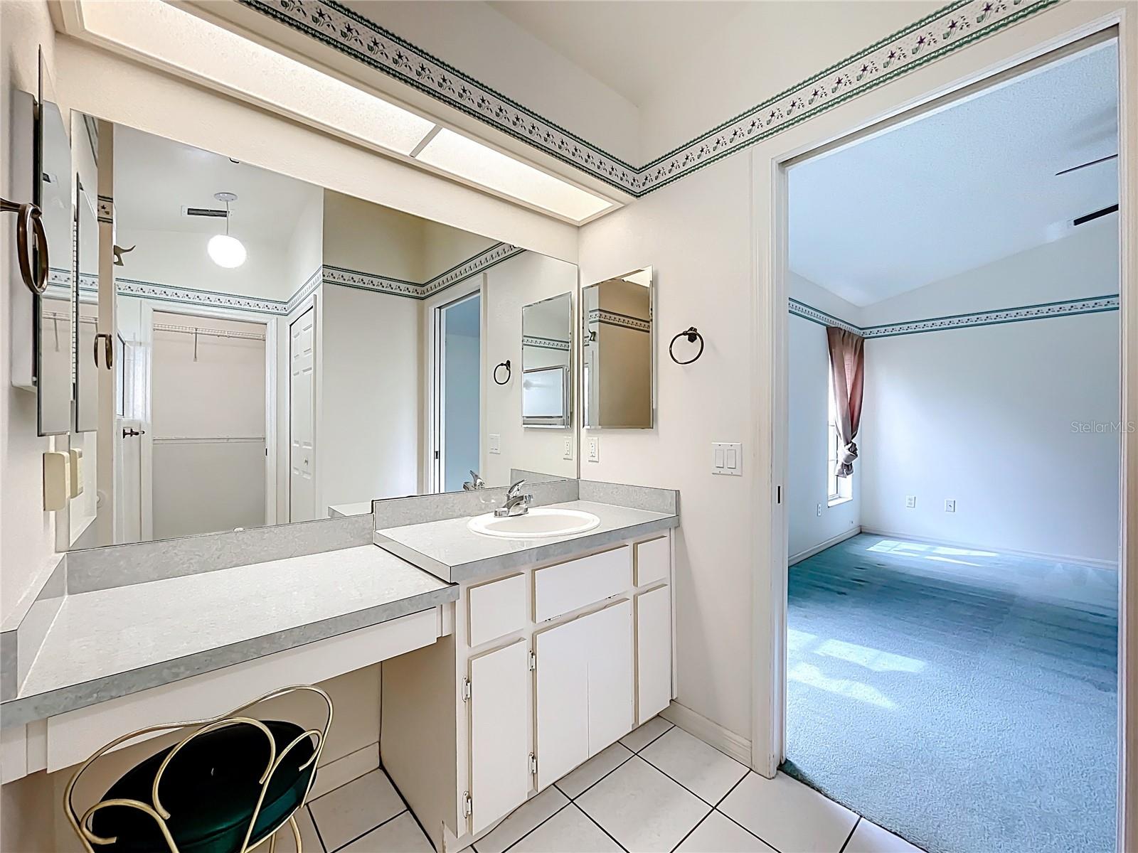 Image 22 of 63 For 5518 Queen Victoria Drive