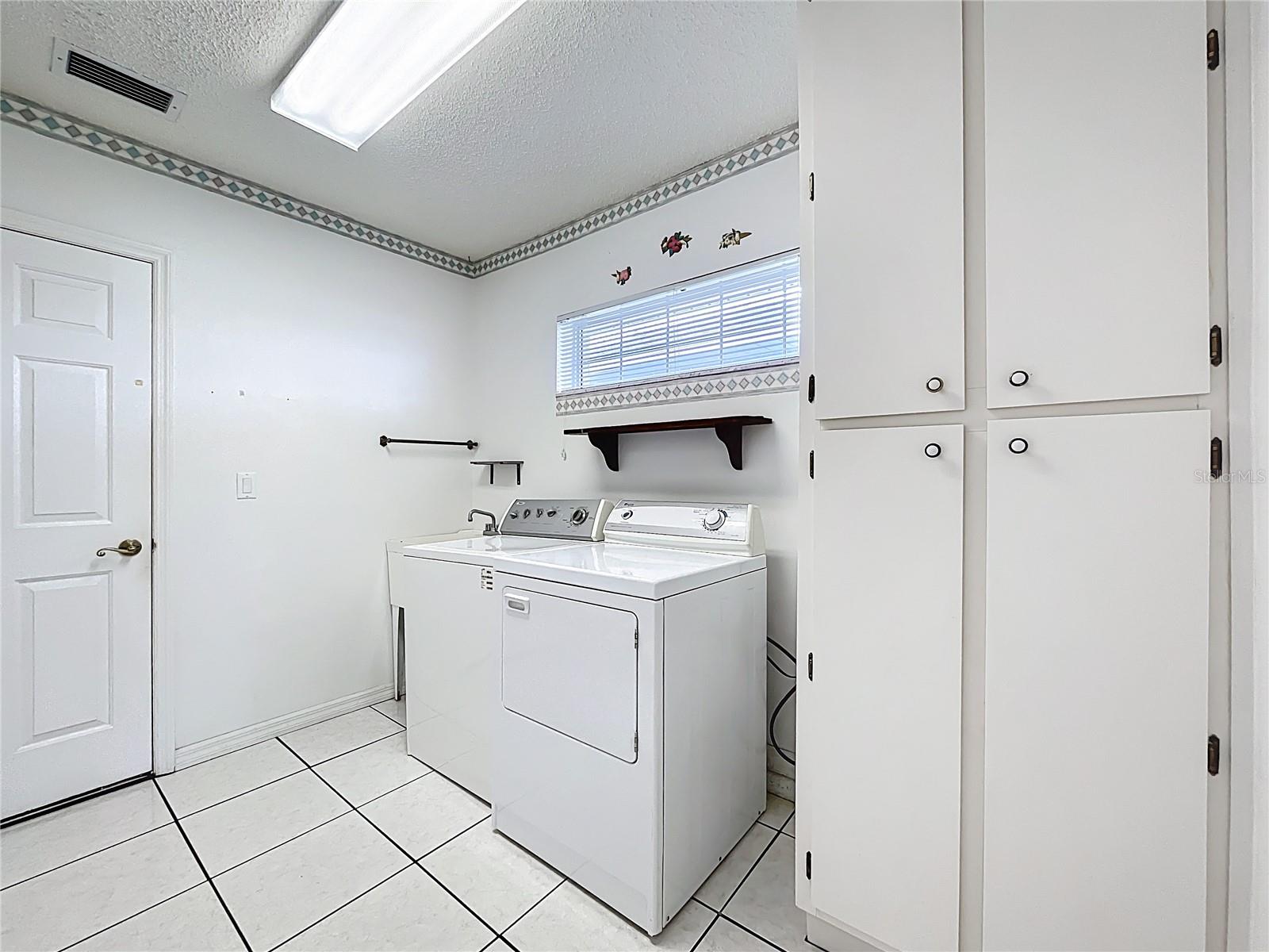 Image 35 of 63 For 5518 Queen Victoria Drive