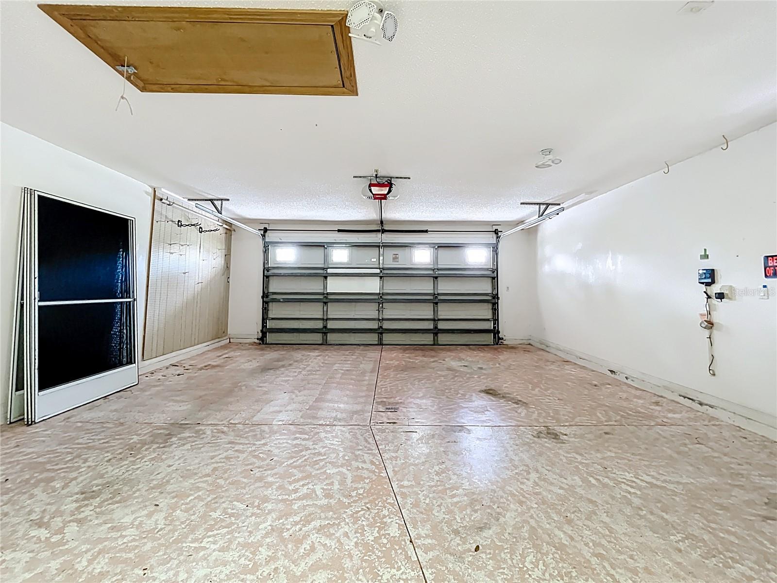 Image 37 of 63 For 5518 Queen Victoria Drive