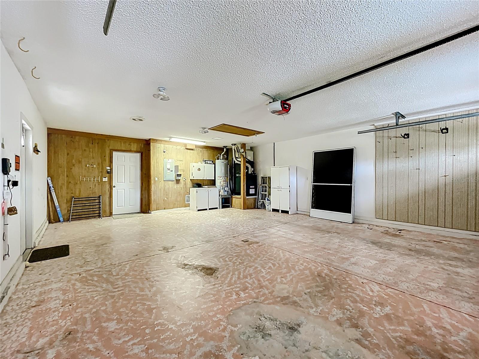 Image 38 of 63 For 5518 Queen Victoria Drive