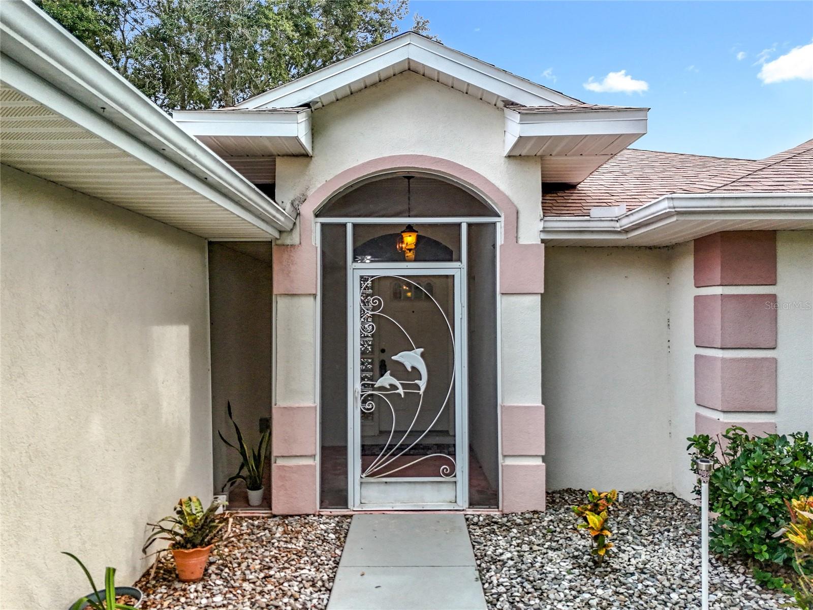 Image 5 of 63 For 5518 Queen Victoria Drive