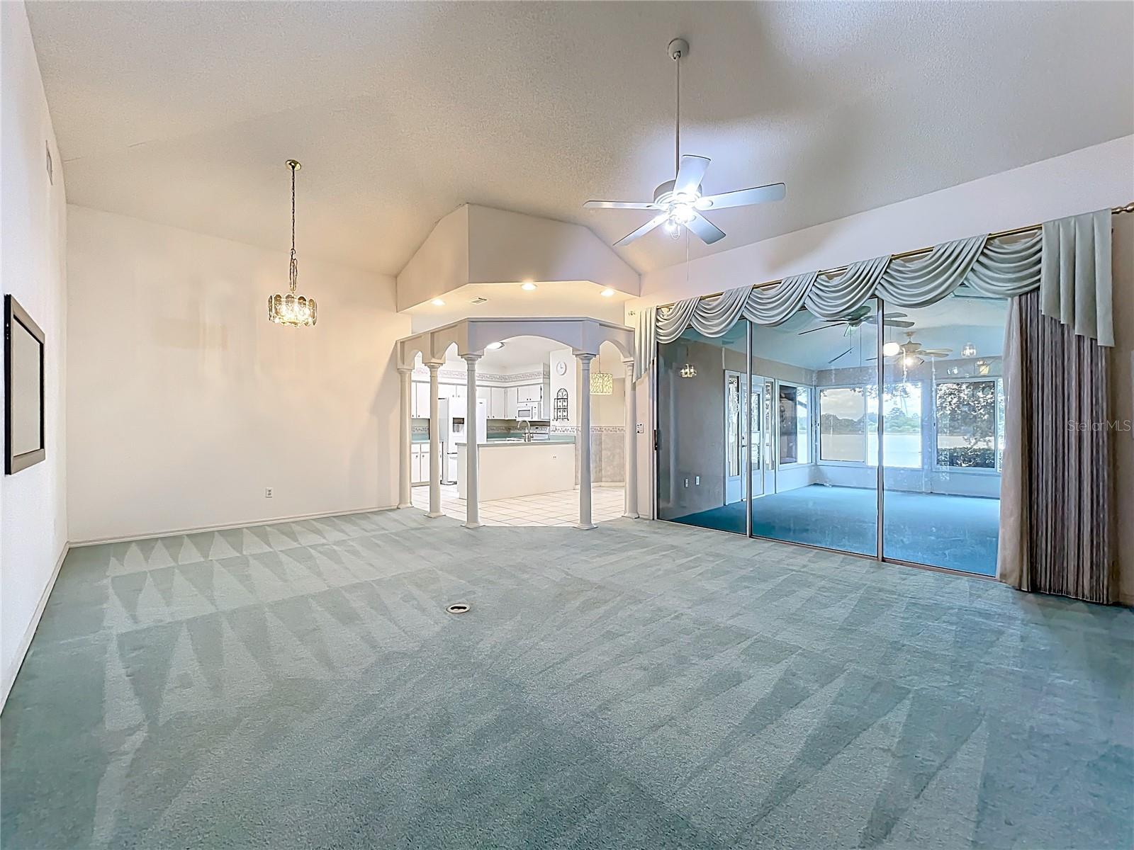 Image 7 of 63 For 5518 Queen Victoria Drive