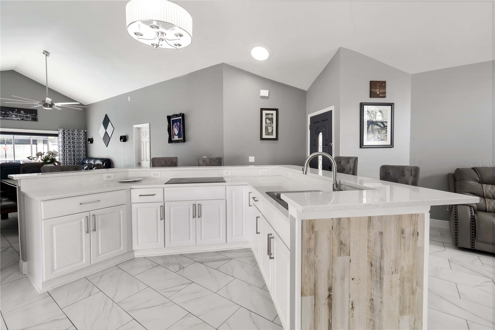 Image 11 of 44 For 203 Pelican Court