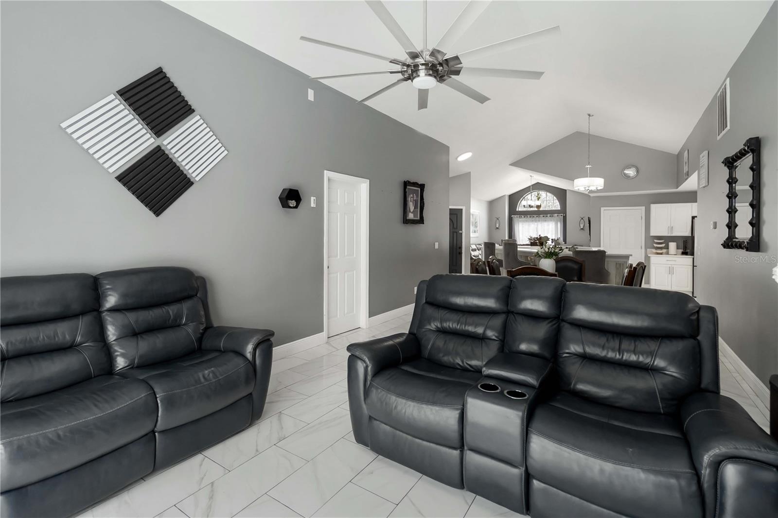 Image 18 of 44 For 203 Pelican Court