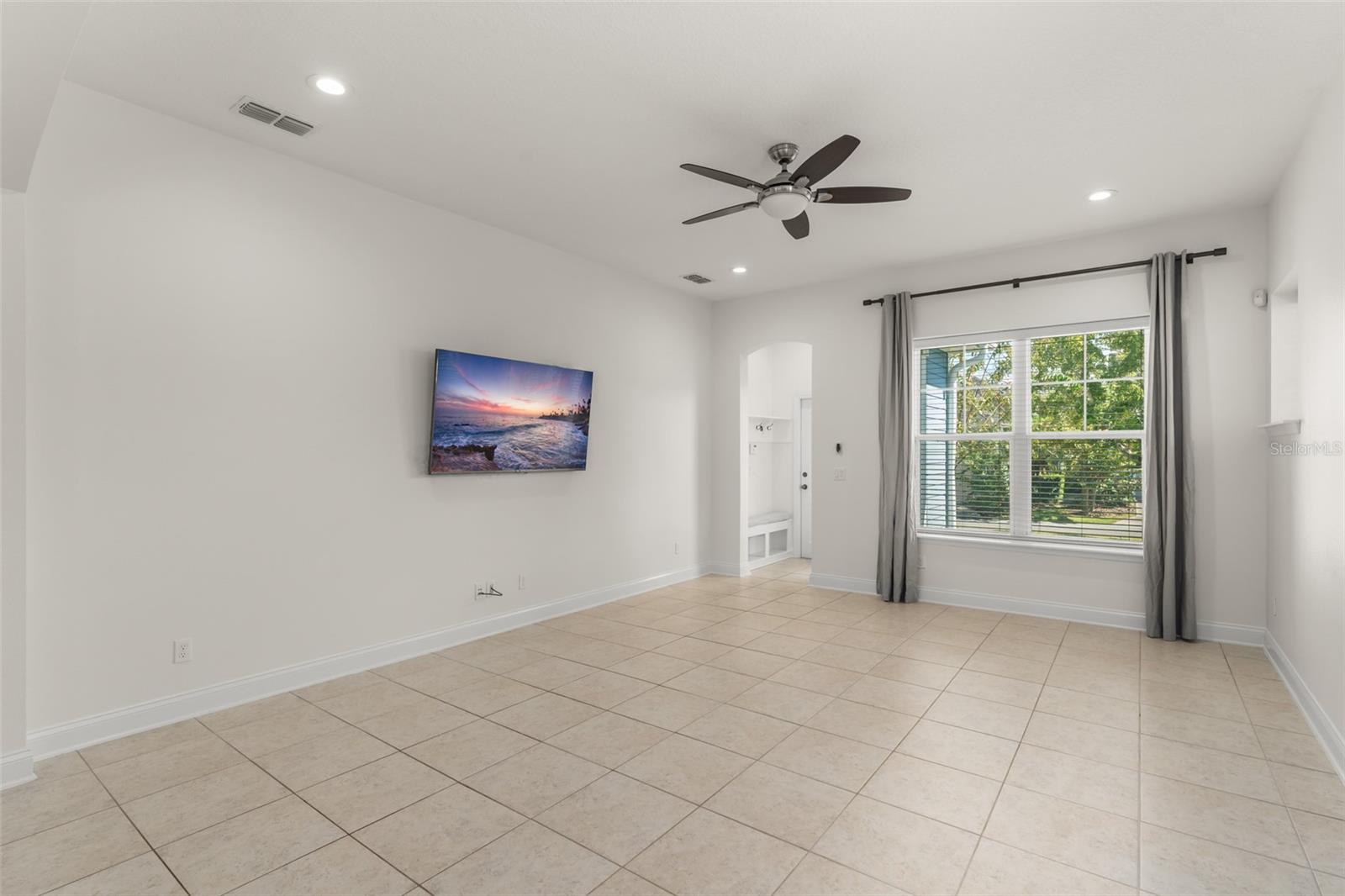 Image 10 of 39 For 8880 Reymont St.