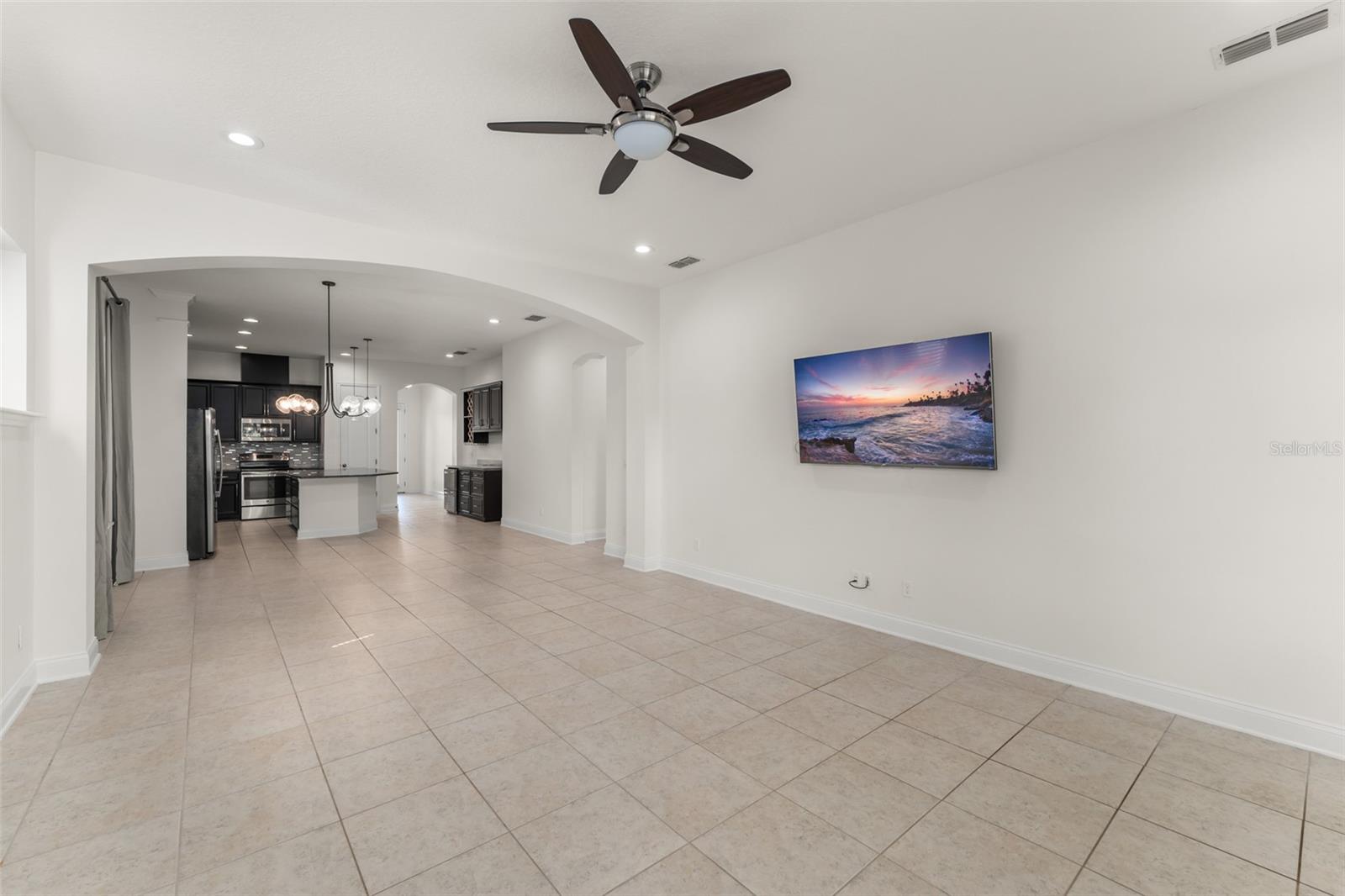 Image 11 of 39 For 8880 Reymont St.