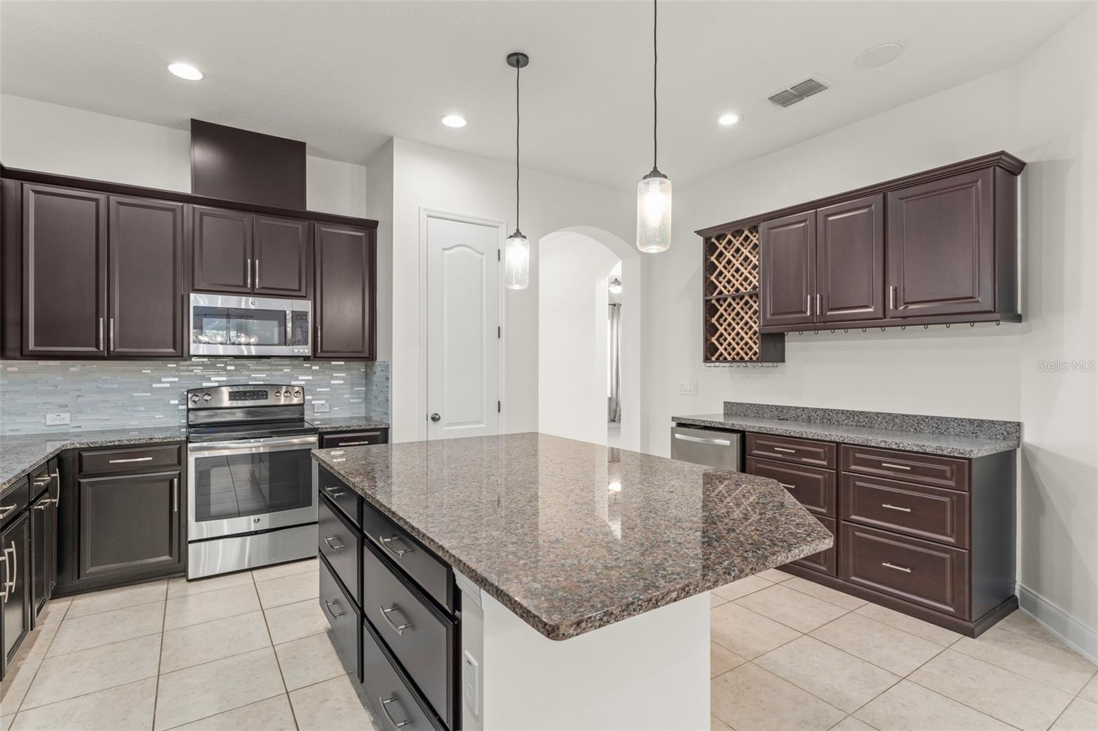 Image 15 of 39 For 8880 Reymont St.