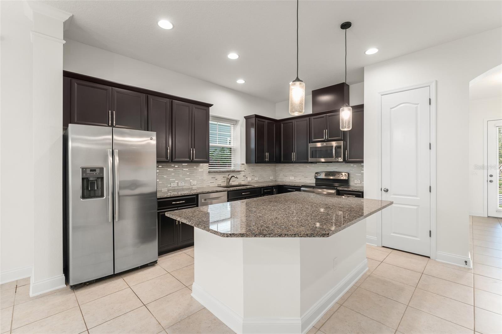 Image 17 of 39 For 8880 Reymont St.