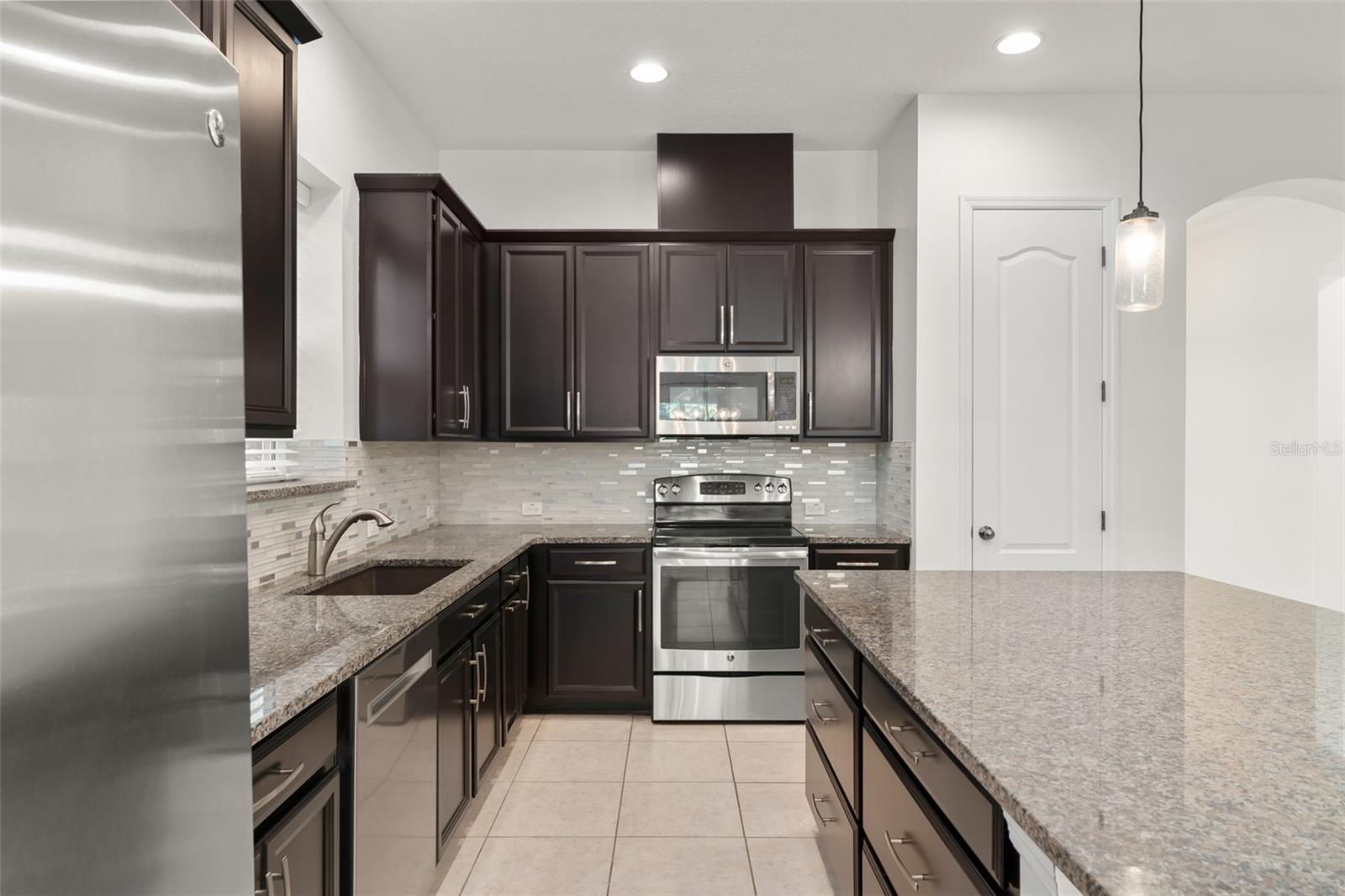 Image 18 of 39 For 8880 Reymont St.