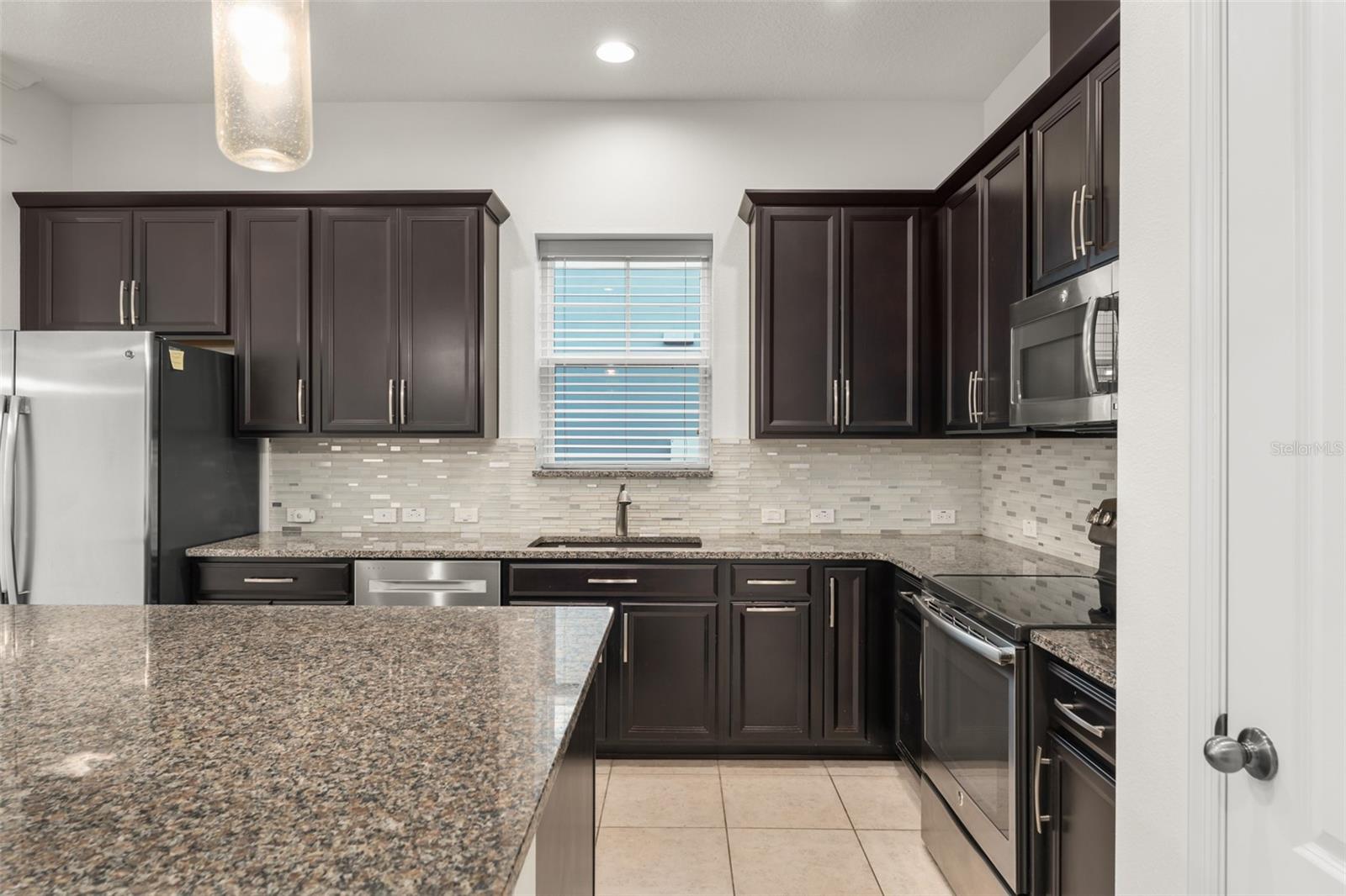 Image 19 of 39 For 8880 Reymont St.