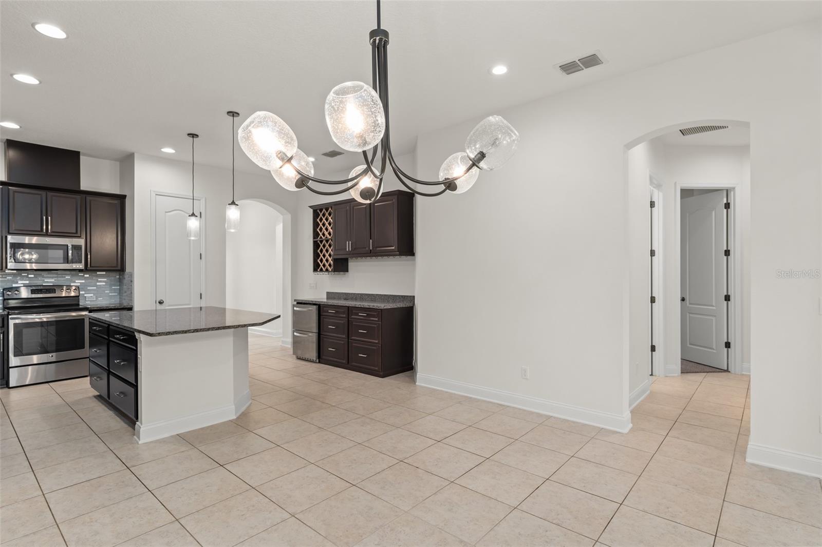 Image 27 of 39 For 8880 Reymont St.