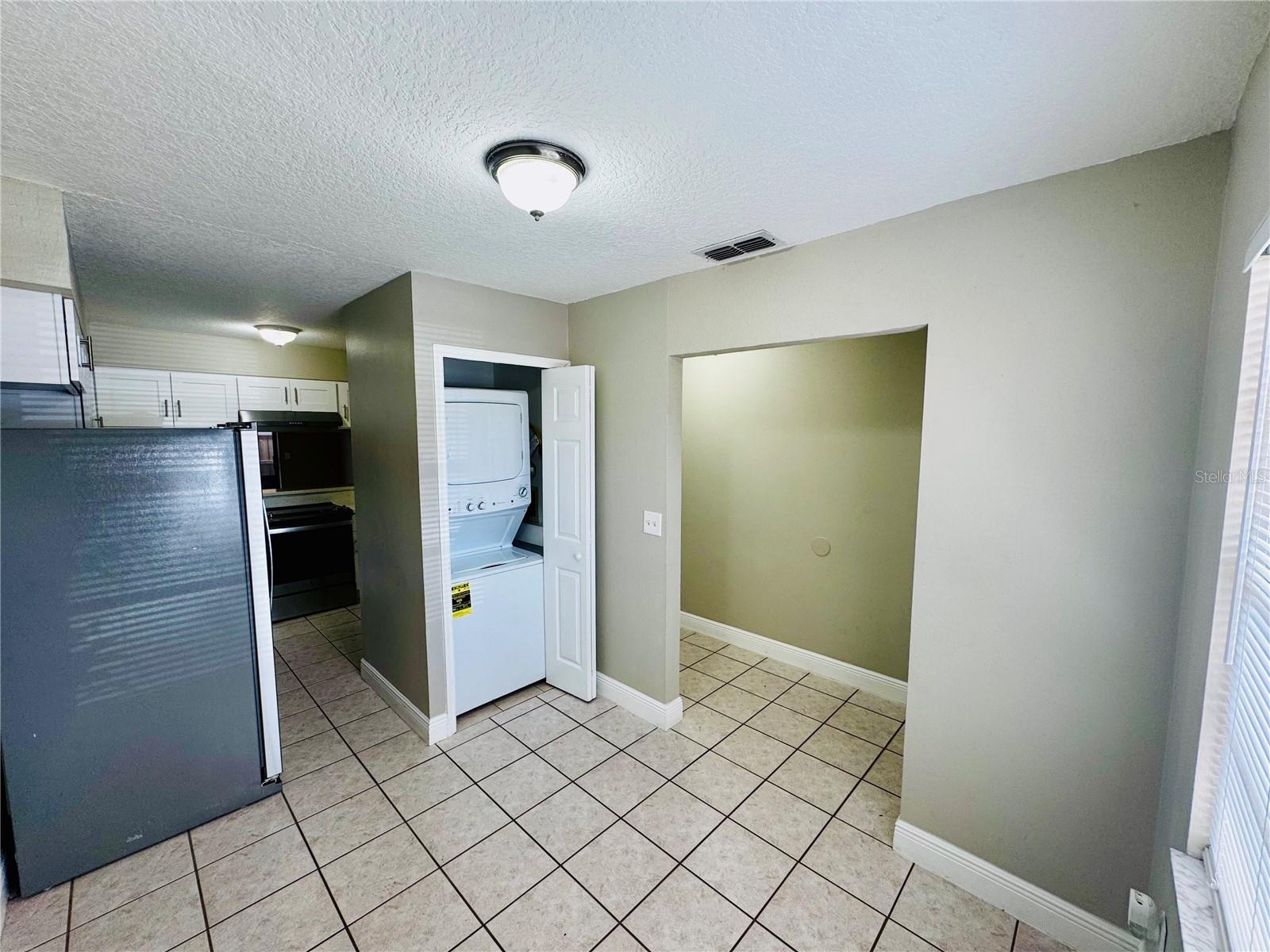 Image 5 of 20 For 2305 St Marteen Court