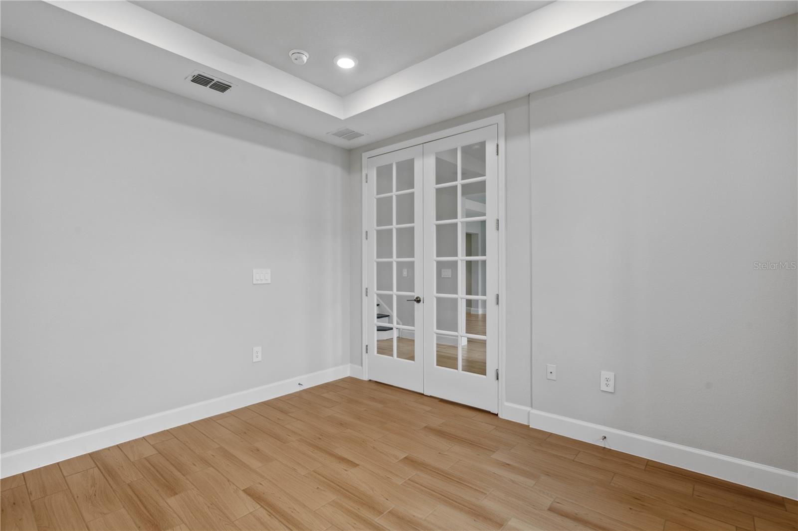 Image 4 of 83 For 512 Bellflower Way