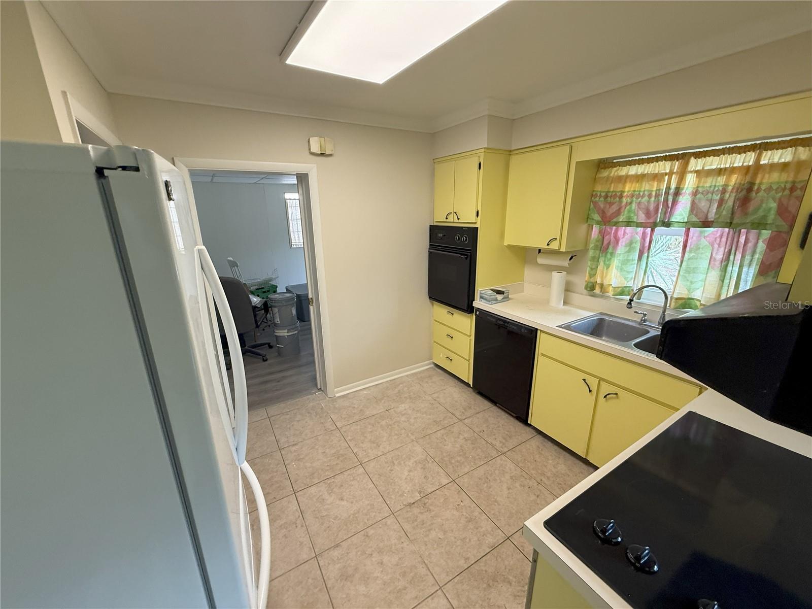 Image 4 of 9 For 2485 Middleton Avenue