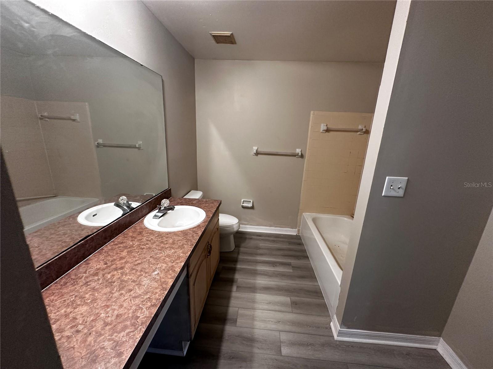 Image 14 of 19 For 500 Yellowwood Court