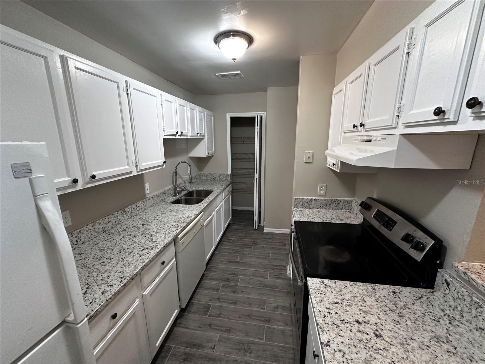 Image 4 of 19 For 500 Yellowwood Court