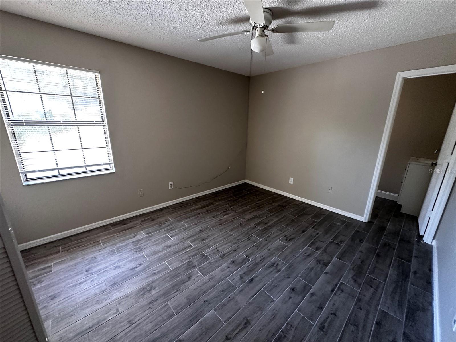 Image 6 of 19 For 500 Yellowwood Court