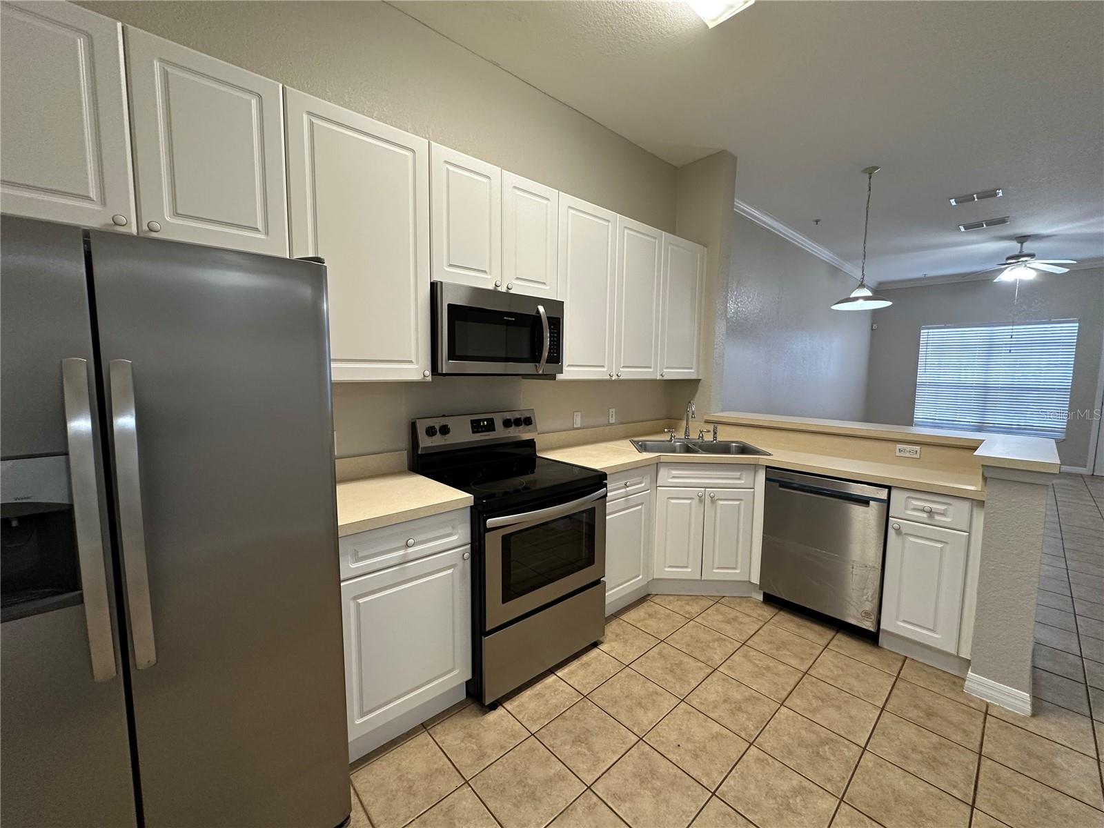 Image 4 of 43 For 141 Reserve Circle 109