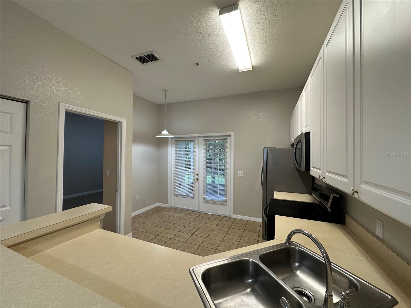 Image 5 of 43 For 141 Reserve Circle 109