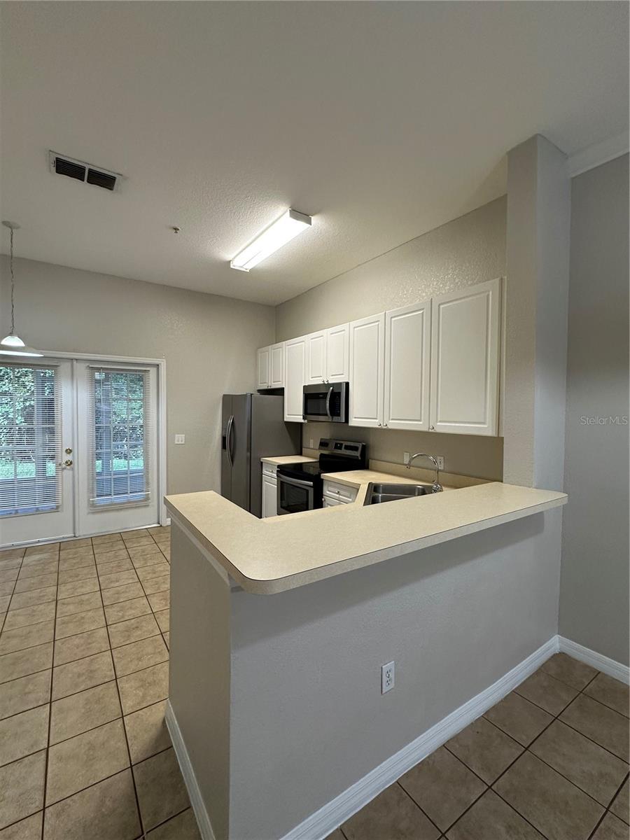 Image 6 of 43 For 141 Reserve Circle 109