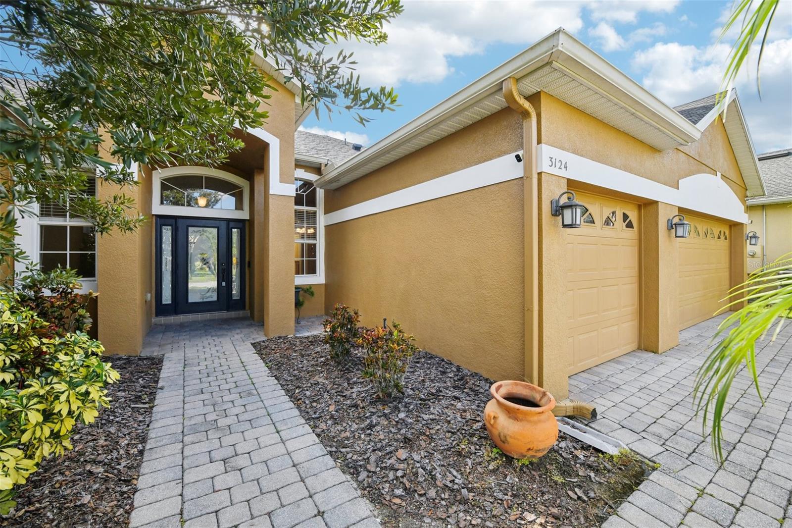 Image 2 of 32 For 3124 Curving Oaks Way