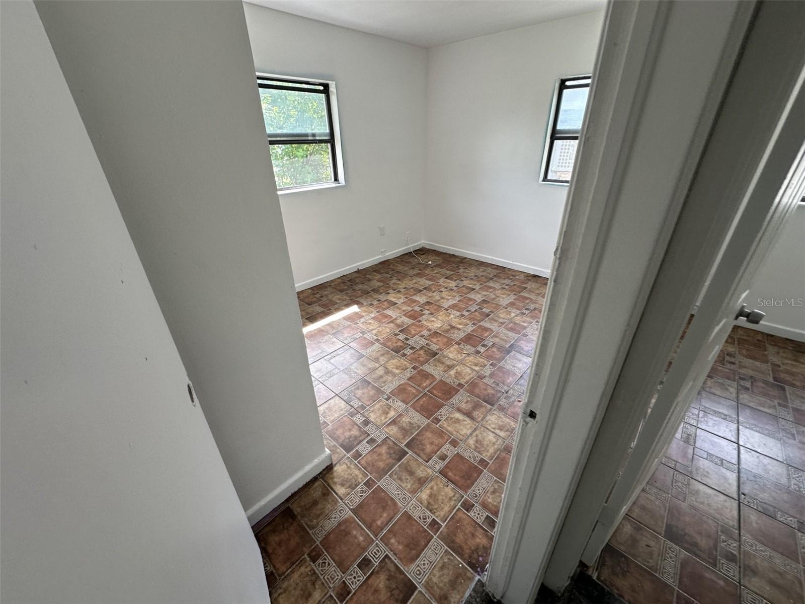 Image 6 of 16 For 2200 Queensway Road