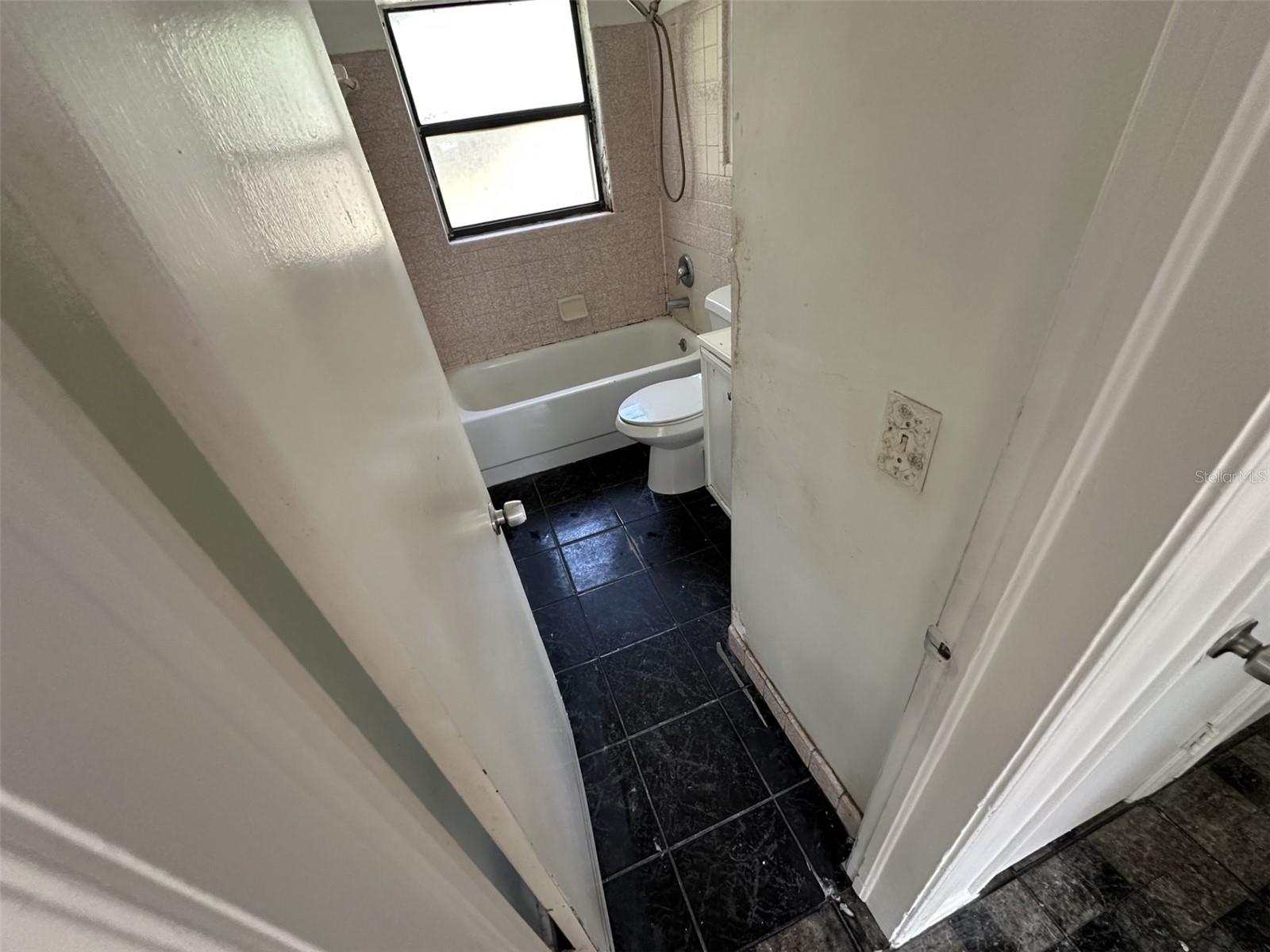 Image 7 of 16 For 2200 Queensway Road