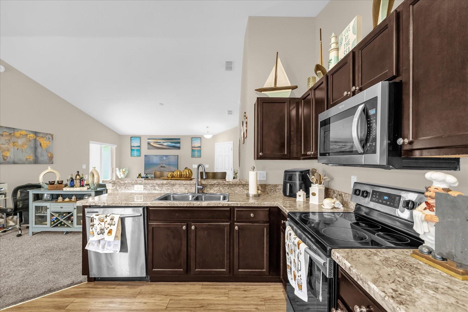 Image 5 of 24 For 507 Lorient Drive