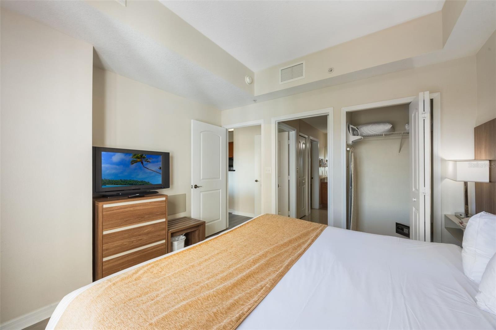 Image 19 of 45 For 7383 Universal Boulevard 607