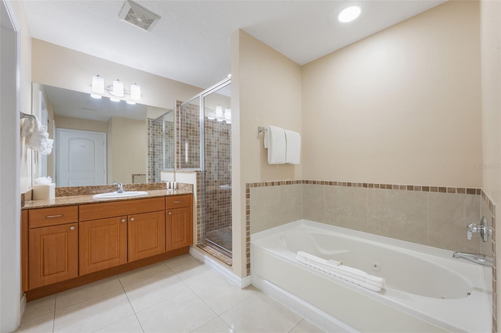 Image 28 of 45 For 7383 Universal Boulevard 607