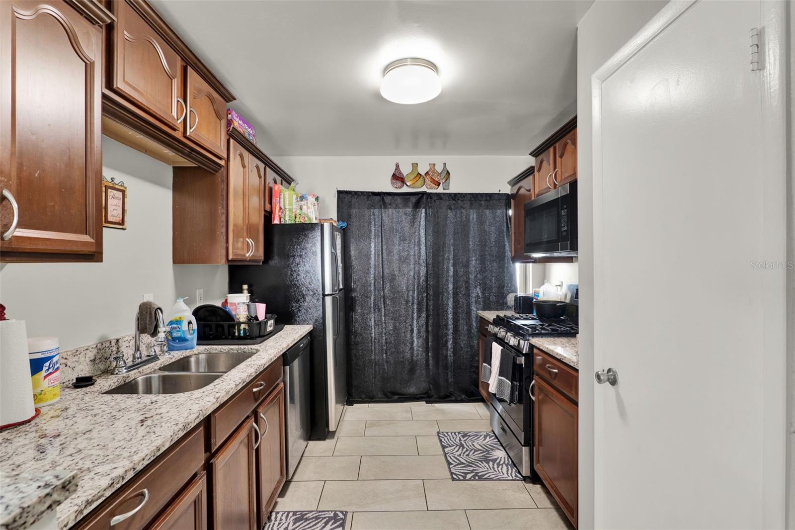 Image 41 of 57 For 212 Perth Court B