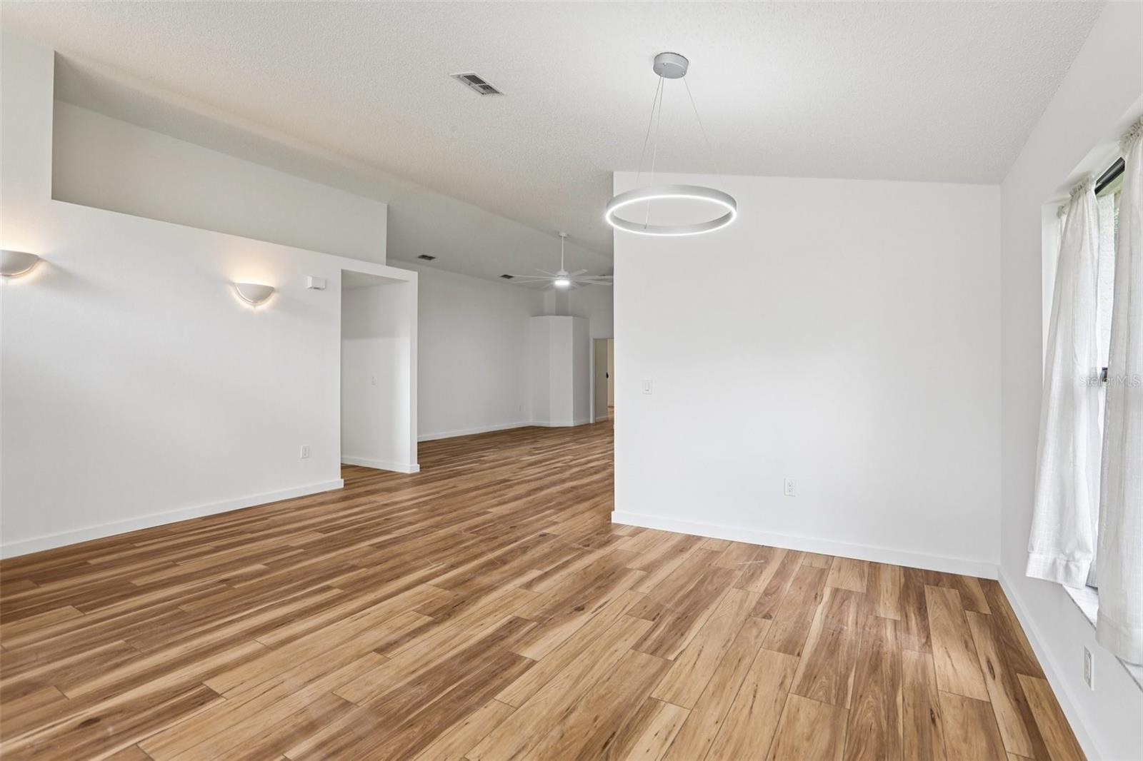 Image 15 of 32 For 533 Bent Oak Court