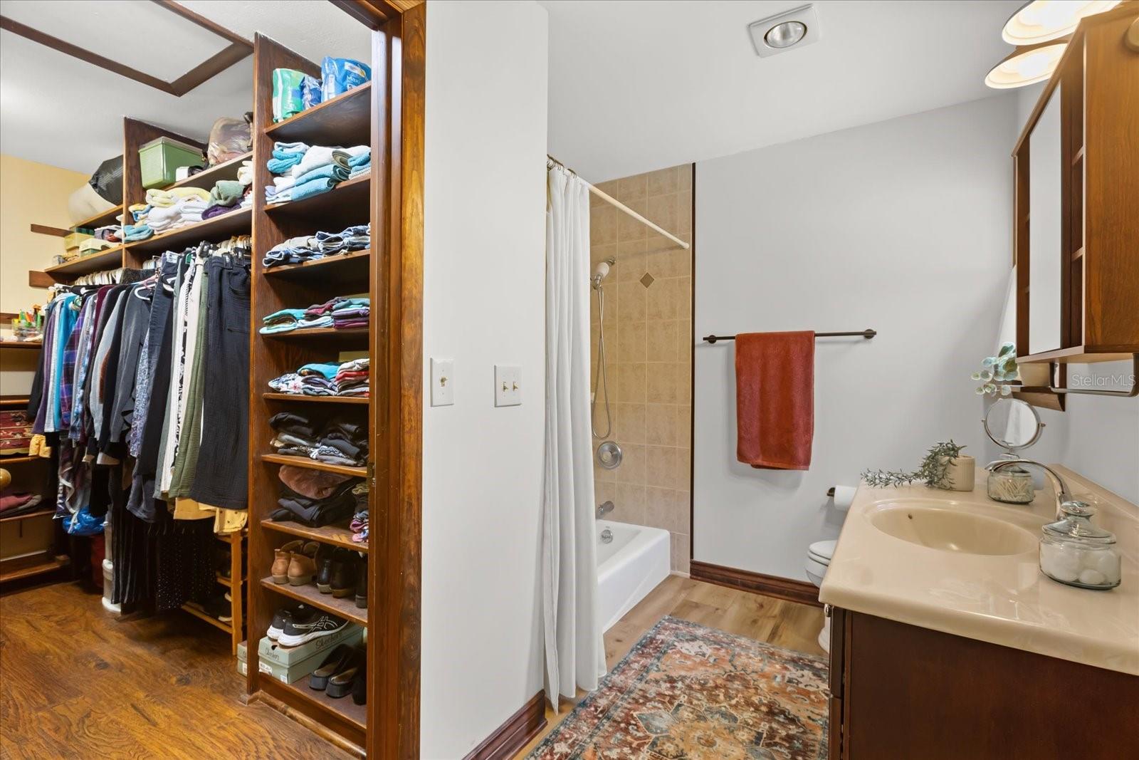 Image 19 of 50 For 221 Morton Lane