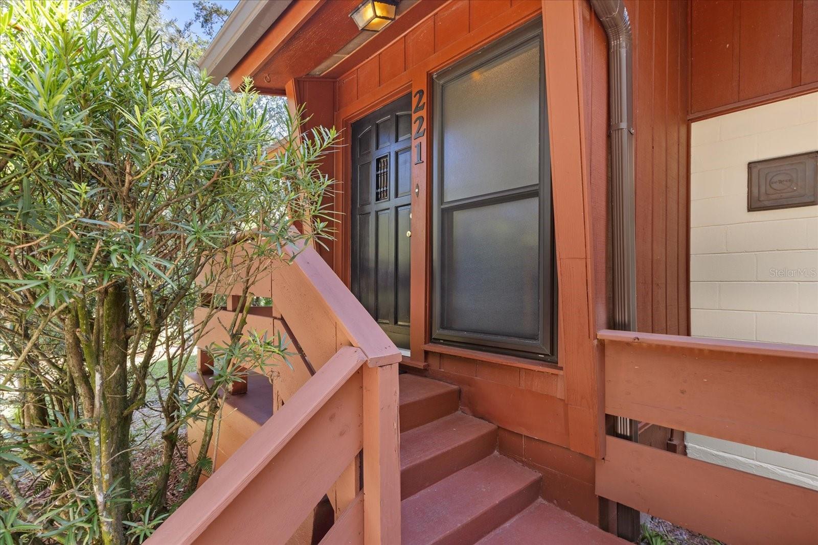 Image 4 of 50 For 221 Morton Lane