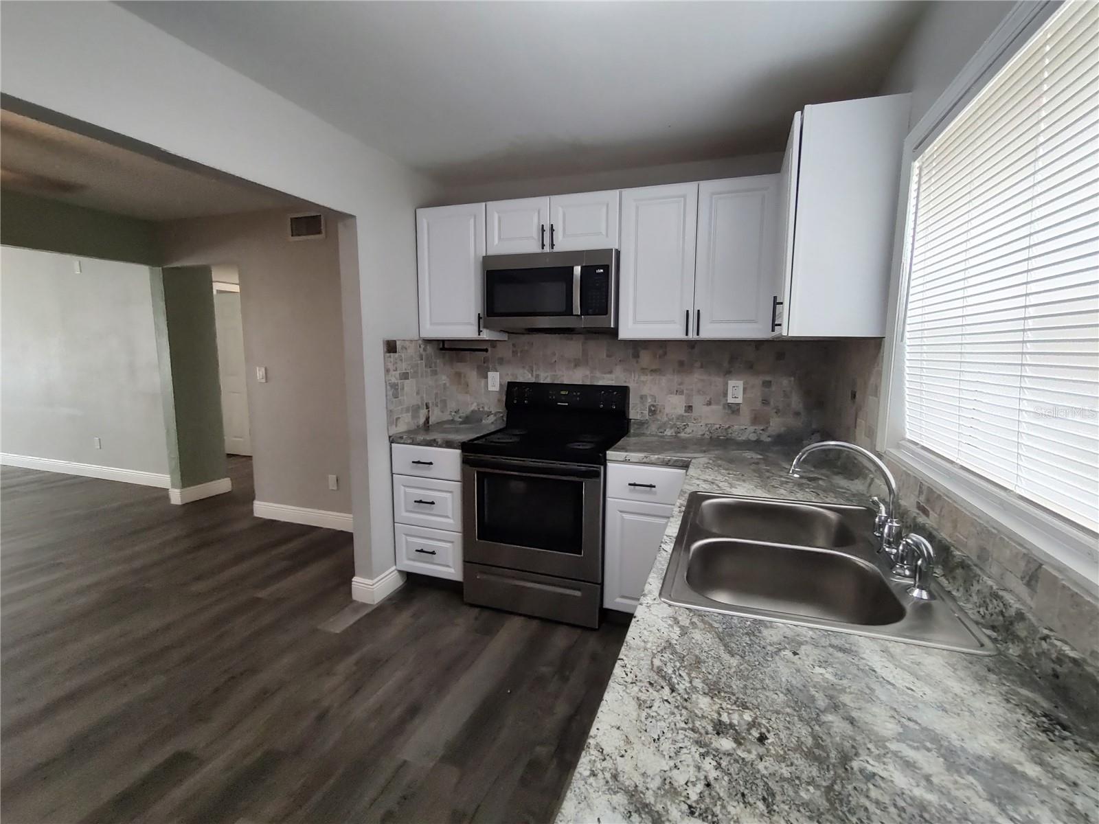 Image 3 of 32 For 320 Howry Avenue 1