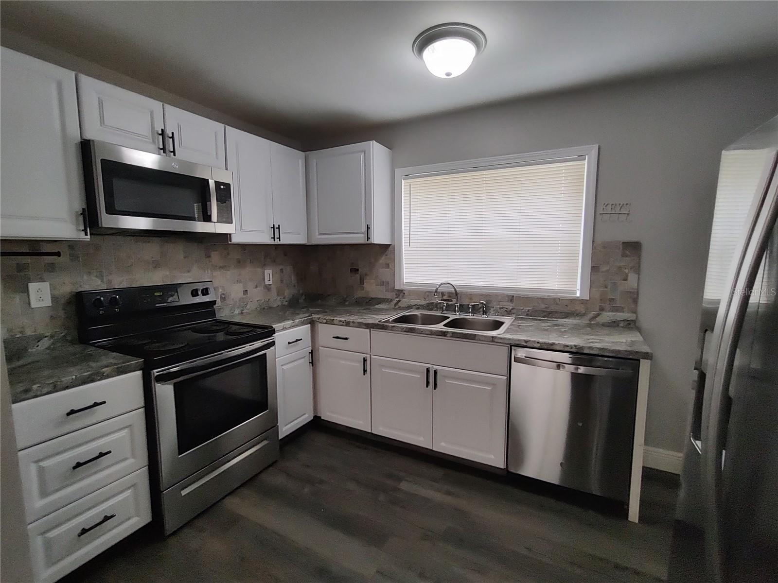 Image 4 of 32 For 320 Howry Avenue 1