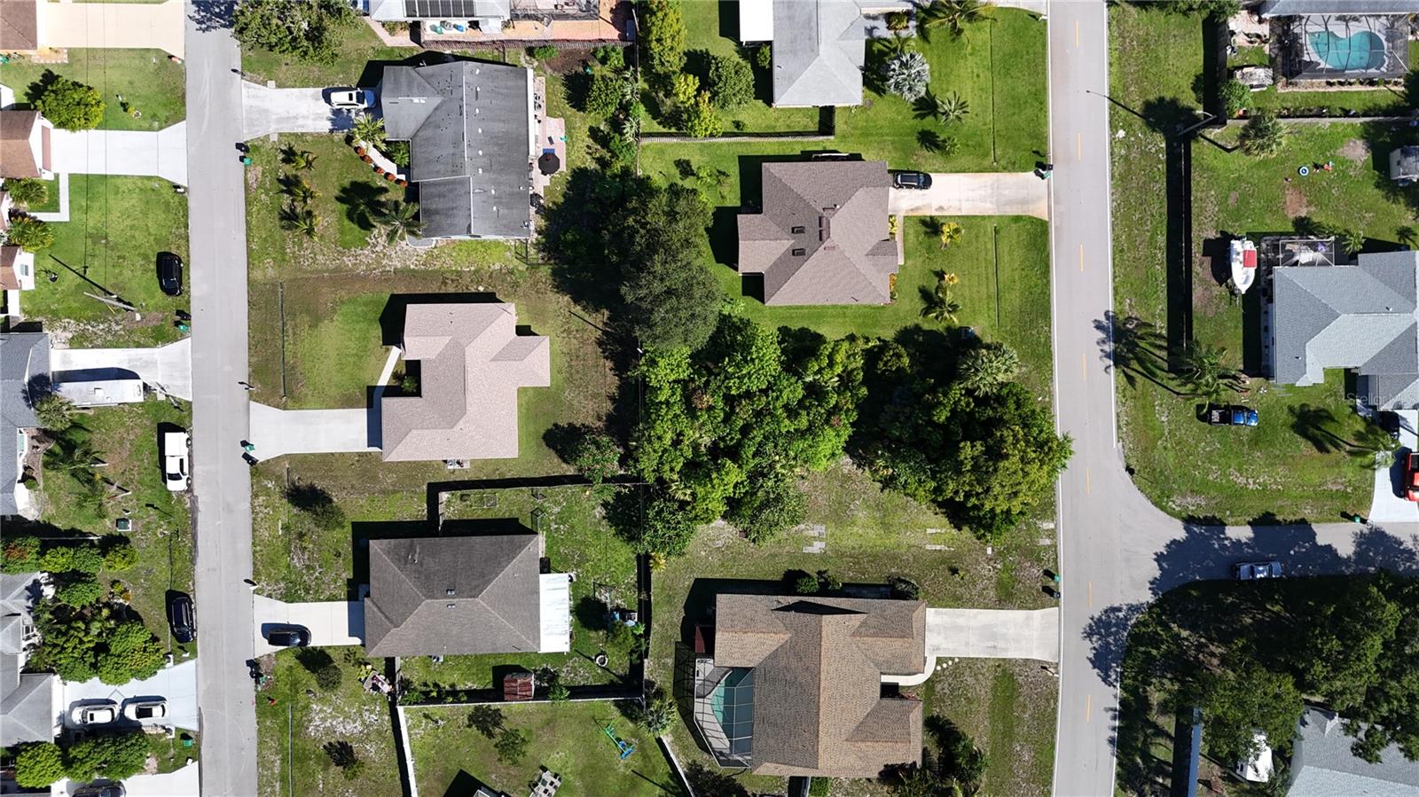 Image 21 of 24 For 2668 Cameo Boulevard