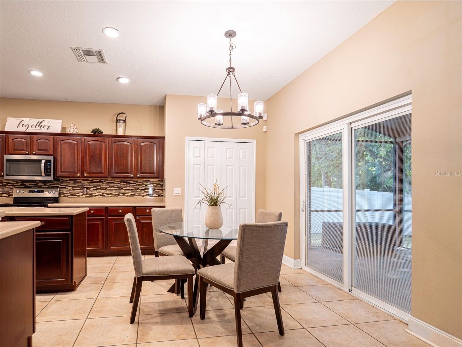 Image 17 of 41 For 5616 English Oak Court