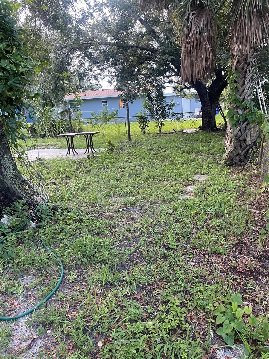 Image 11 of 20 For 2561 Parkway Street